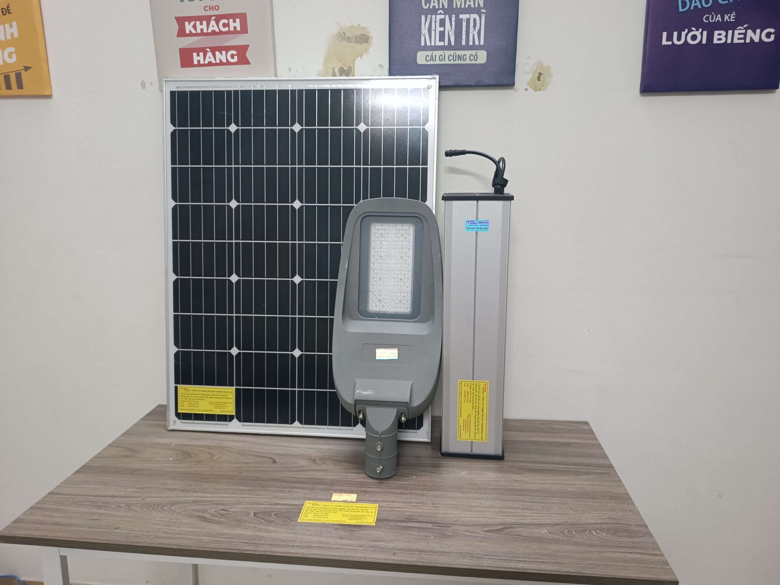 Đèn đường năng lượng mặt trời